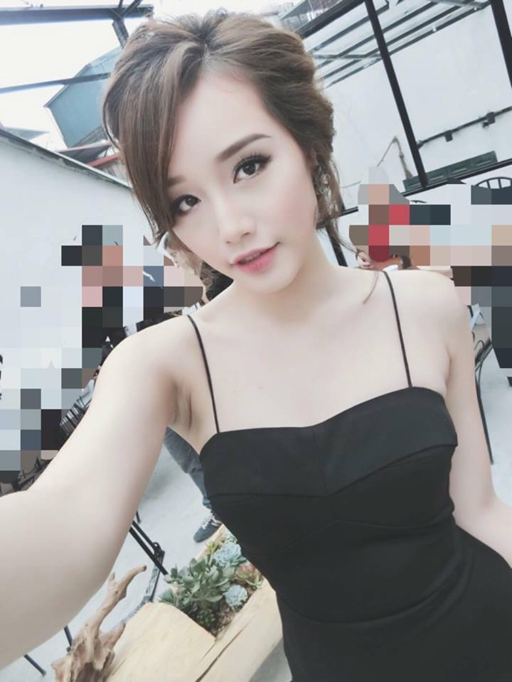 吃奶摸下的视频